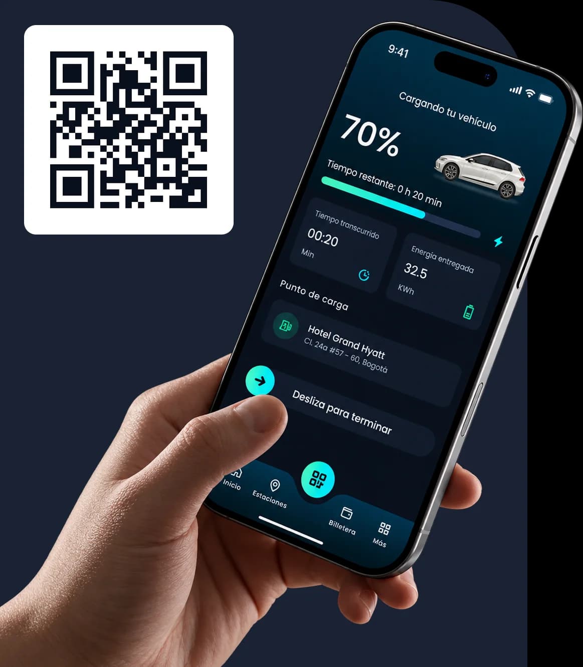 Un teléfono en la mano con la app de Voltop mostrando una carga en curso al 70%, junto al código QR que abre la descarga